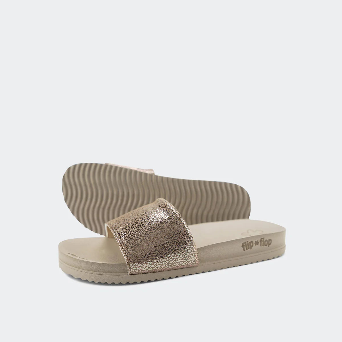 life style | pool metallic cracked