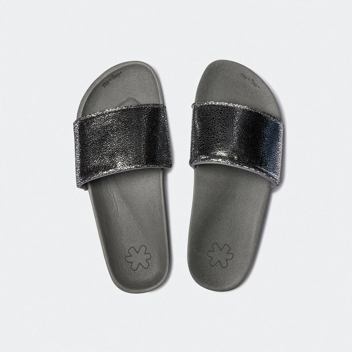 life style | pool metallic cracked