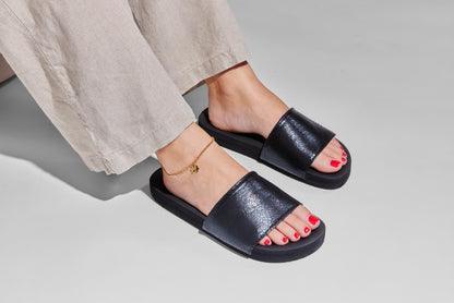life style | pool metallic cracked