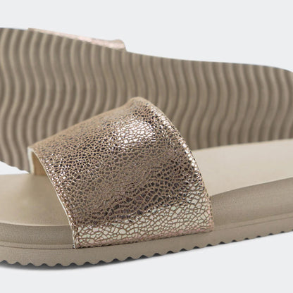 life style | pool metallic cracked