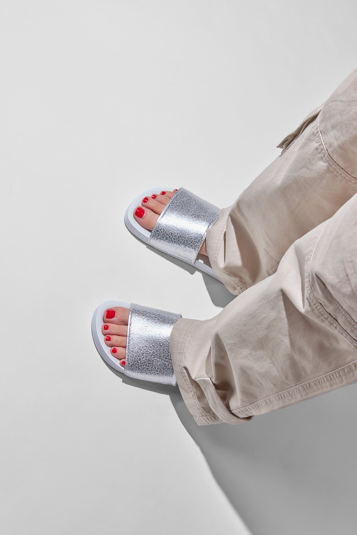 life style | pool metallic cracked
