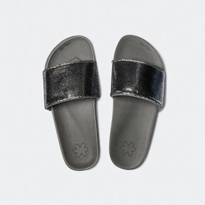 life style | pool metallic cracked