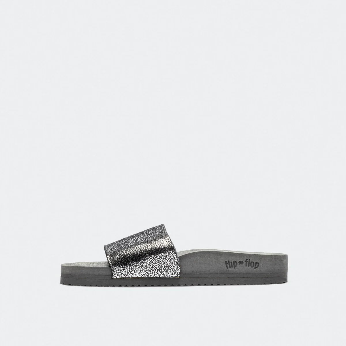 life style | pool metallic cracked