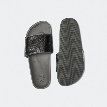 life style | pool metallic cracked
